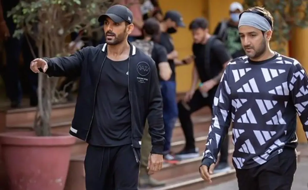 Pathan: Did John Abraham Join Shah Rukh Khan On The Sets of The Film? (View Pic)