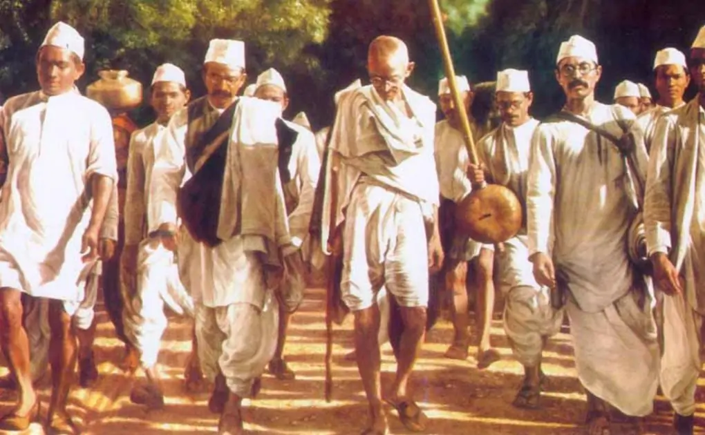 Dandi March: Twitterati Remember Mahatma Gandhi Whose Salt Satyagraha Movement Shook the British Empire