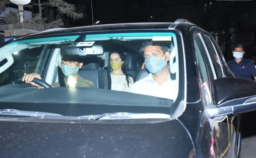 Shraddha Kapoor Rushes to Meet Lata Mangeshkar at Breach Candy Hospital As Singer's Health Worsens