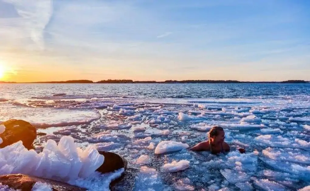 Finnish TikToker Gains 1.4 Million Followers by Swimming in Icy Waters