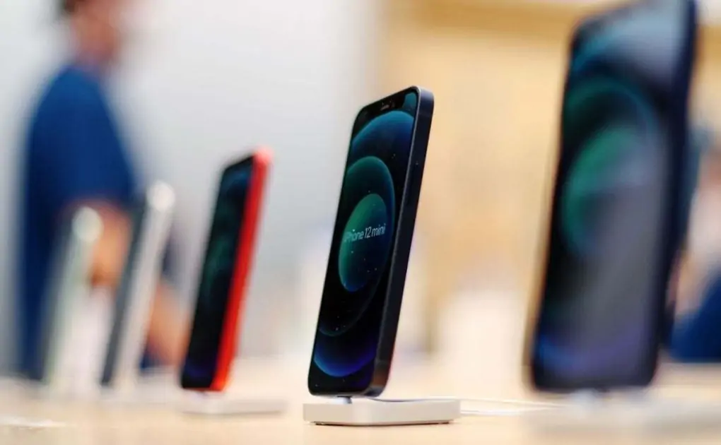 LG Show Studies Stronger Revenue on iPhone Demand, Rising Panel Costs