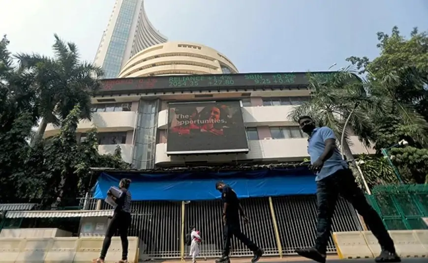 Sensex, Nifty Extend Fall In Volatile Session Dragged By Banking Stocks