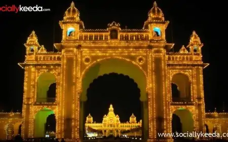 Mysore Dasara 2023: See Dazzling Photos of Famous Amba Vilas Palace Illuminated With Lakhs of Lightbulbs To Mark the Royal Festival of Karnataka