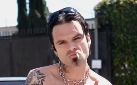 Sebastian Stan Posts New Photo As Tommy Lee From ‘Pam &amp; Tommy’ Set – Deadline