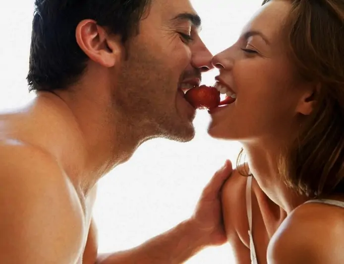 सेक्स लाइफ को रोमांचक बनाएं इन २५ सेक्स बूस्टर रेसिपीज़ से (25 Sex Booster Recipes To Spice Up Your Sex Life)