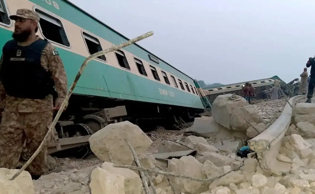 40 injured, 1 dead as Lahore-bound passenger train derails