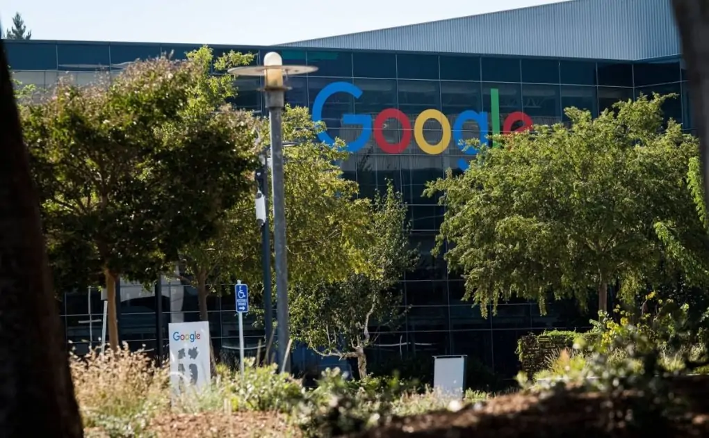 Google Collects 20 Times More Data Than Apple Does From iPhone Users: Study