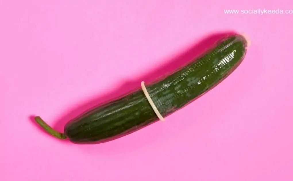 How to Wear Condom? Everything You Need to Know About the Most Effective Method of Contraception Used For Safe Sex (Watch Video),