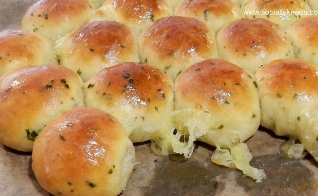 National Cheese Lover’s Day 2022 in United States: From Garlic Bubble Bread to Aussie Sausage Rolls, 5 Cheesy Recipes To Try,,,,,