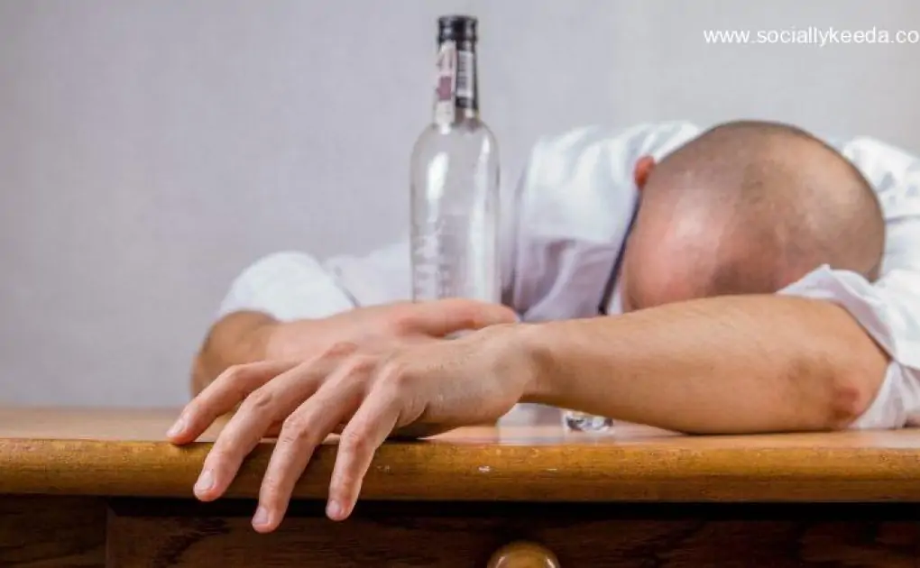 How To Cure Hangover at Home? 5 Effective Tips and Tricks To Get Rid of Hangover After Weekend Blast!