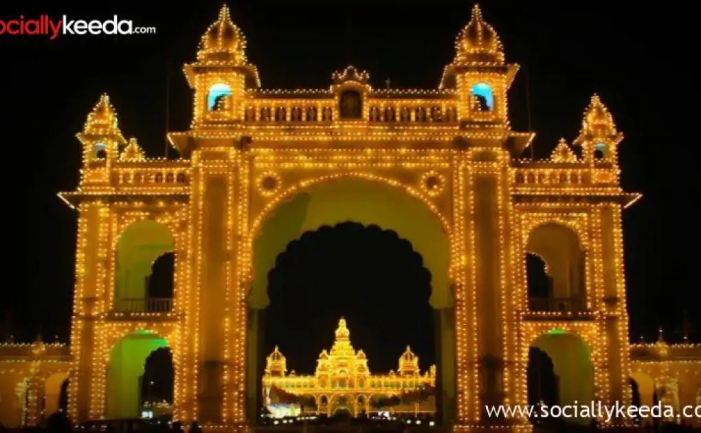 Mysore Dasara 2022: See Dazzling Photos of Famous Amba Vilas Palace Illuminated With Lakhs of Lightbulbs To Mark the Royal Festival of Karnataka