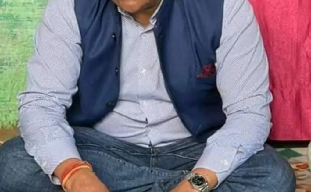 Ravi Kishan Eating - Indian Meme Templates