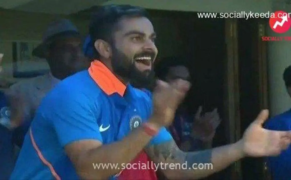 Kohli Applauding | SociallyKeeda