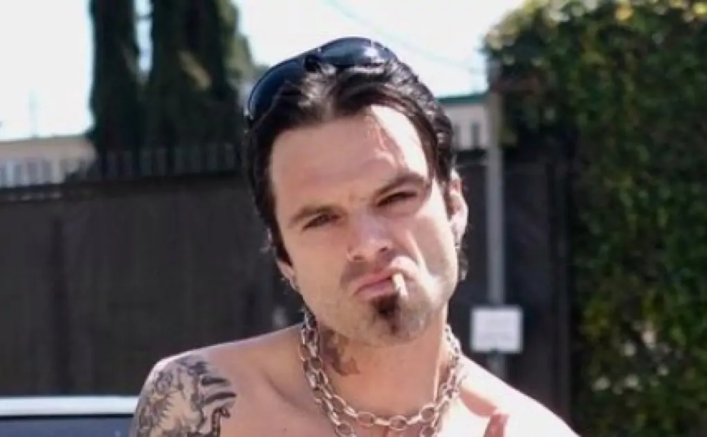 Sebastian Stan Posts New Photo As Tommy Lee From ‘Pam &amp; Tommy’ Set – Deadline