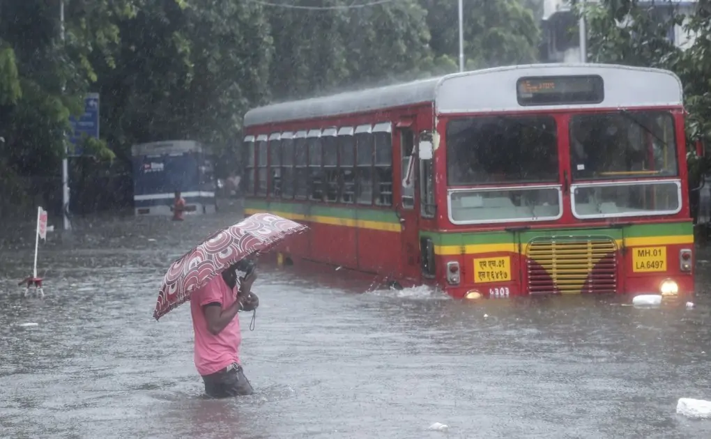 Photos: Monsoon arrives in Mumbai two days before onset date