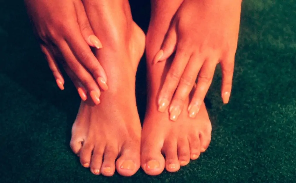 6 fixes for cracked heels, get smooth feet at home with these remedies