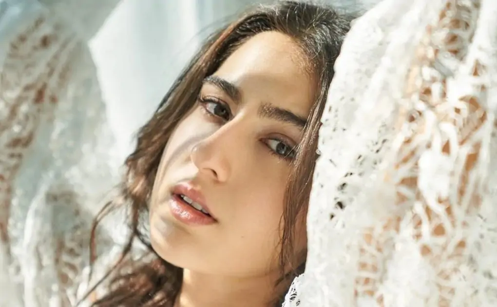 Sara Ali Khan’s photoshoot in white lacy outfit makes aunt Saba Ali Khan call her ‘hottie’