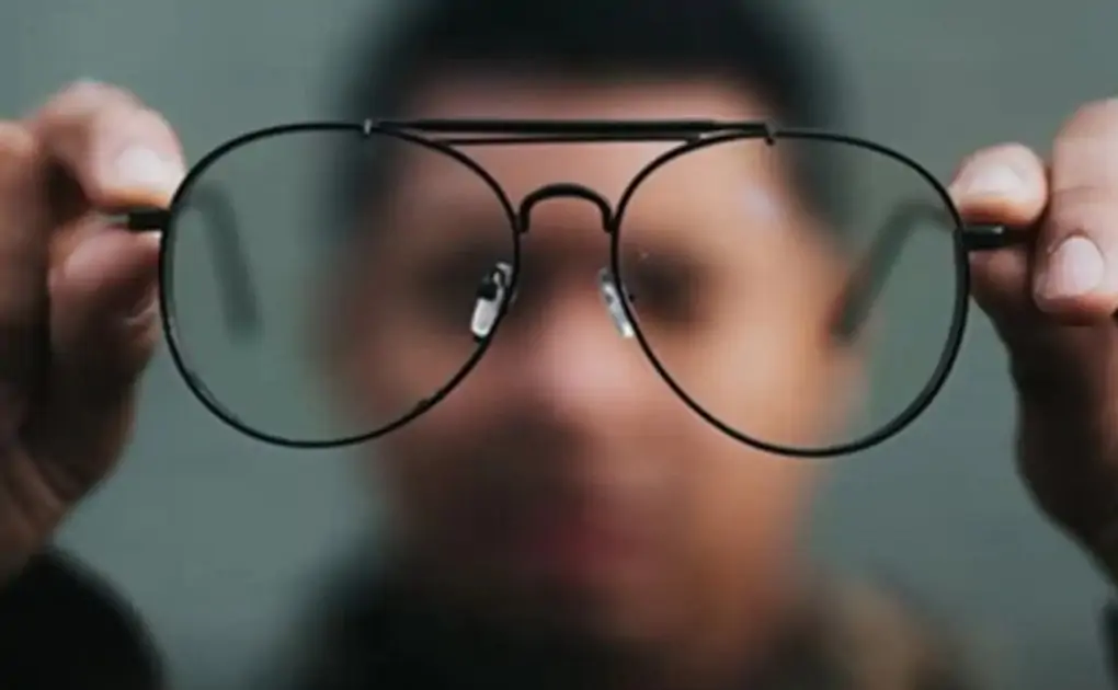 Watch out for these 6 common eye problems after 40