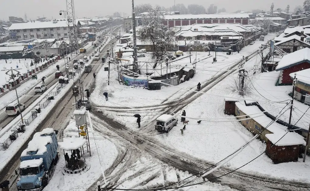 Jammu and Kashmir: Heavy snowfall in Srinagar disrupts flight, train operations
