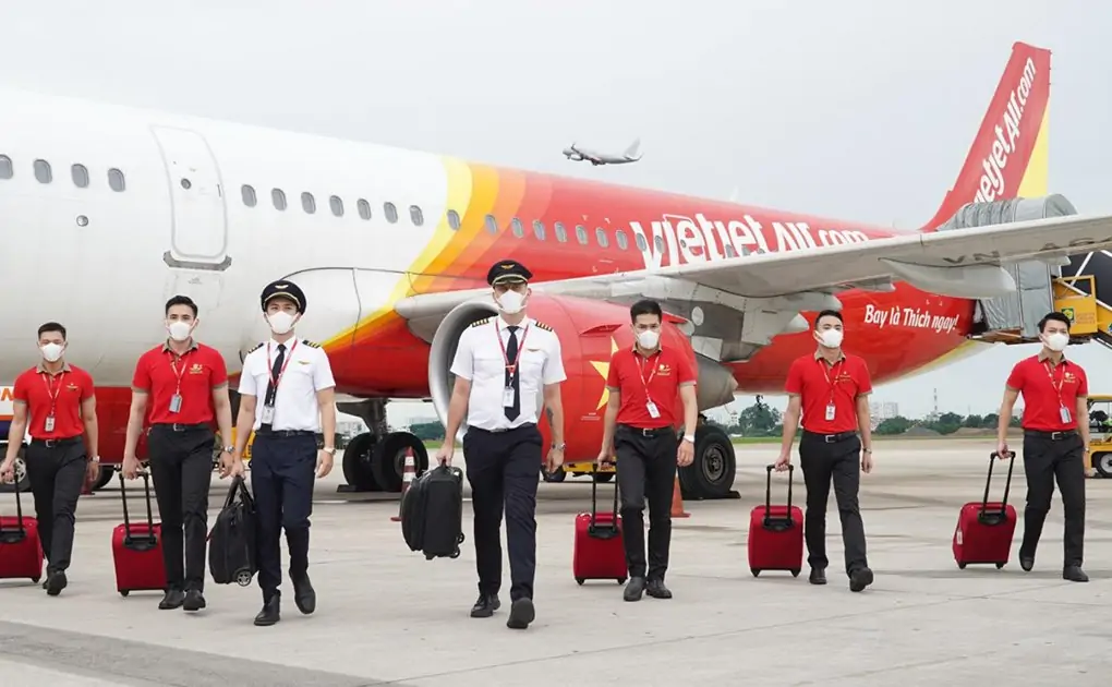 [VOUCHER GIVEAWAY] Immediately receive a voucher worth VND100K when booking a Vietjet flight today till 15 April!