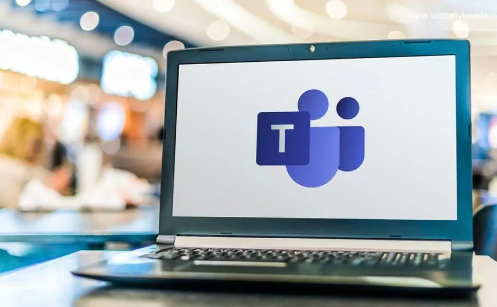 You can ditch the Microsoft Teams icon from the taskbar to speed up Windows 11