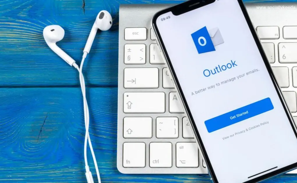 You won't be able to escape Microsoft Teams inside Outlook soon