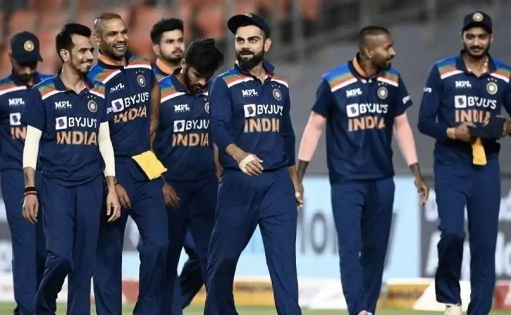 Who is favorite to win second ODI?