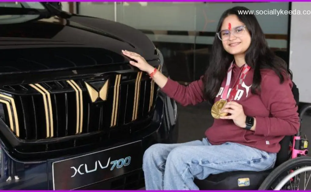 Avani Lekhara Presented With XUV700 Gold Edition, Paralympic Champion Thanks Anand Mahindra