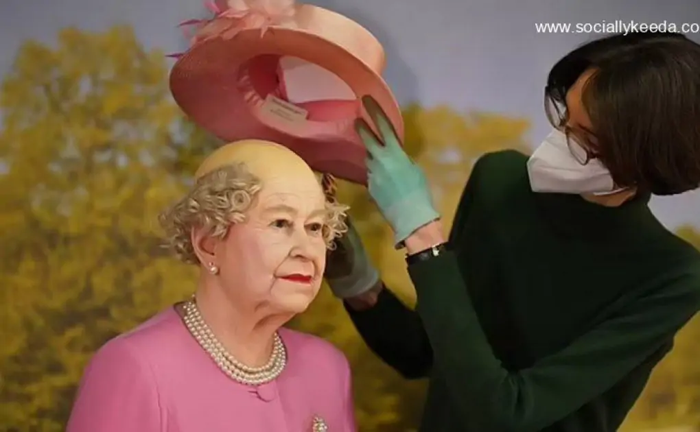 Queen Elizabeth II Wax Statue Left Bald Underneath Hat at Panoptikum Museum To Save Money