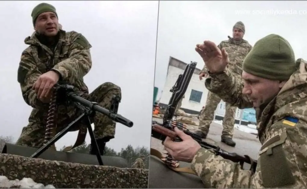 Photos of Vitali Klitschko, Ex-Boxing Champ and Mayor of Kyiv in Battle Fatigue and Loading a Machine Gun Amid Russia’s Invasion of Ukraine Go Viral