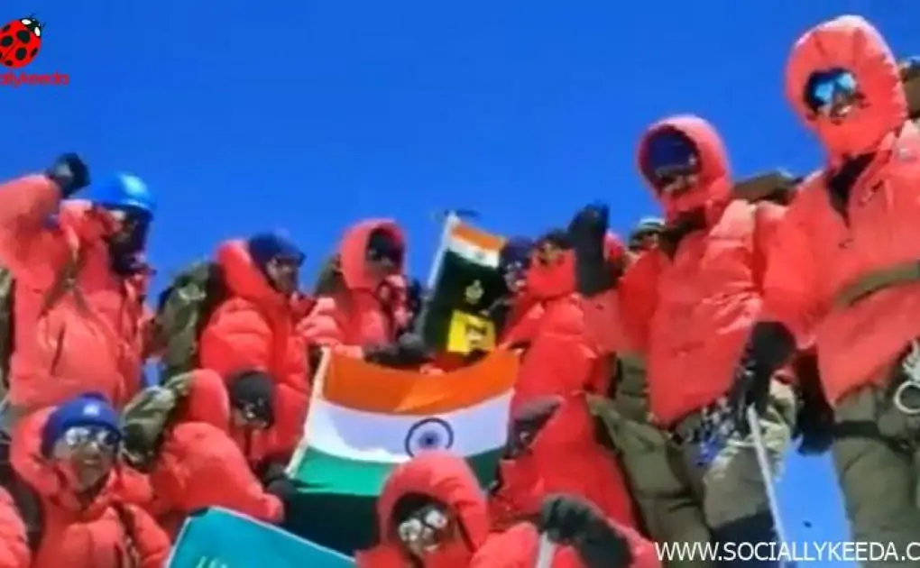 ITBP Mountaineers Chant 'Badri Vishal Ki Jai' After Scaling Mount Abi Gamin Peak (Watch Video)