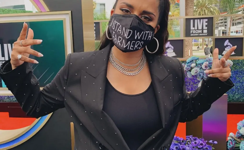 Canadian Youtuber Lilly Singh supported farmers, shared photo with "I Stand with Farmers" Face Mask