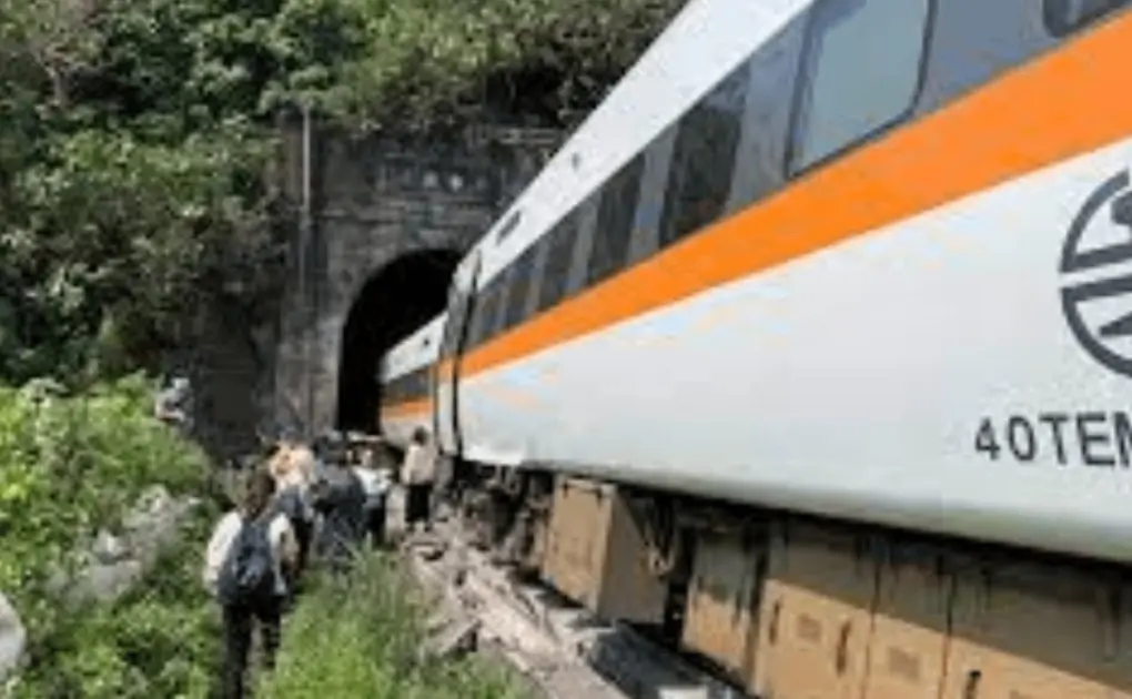 Tragic accident in eastern Taiwan, truck fell off a steep cliff on a train, 36 people Died