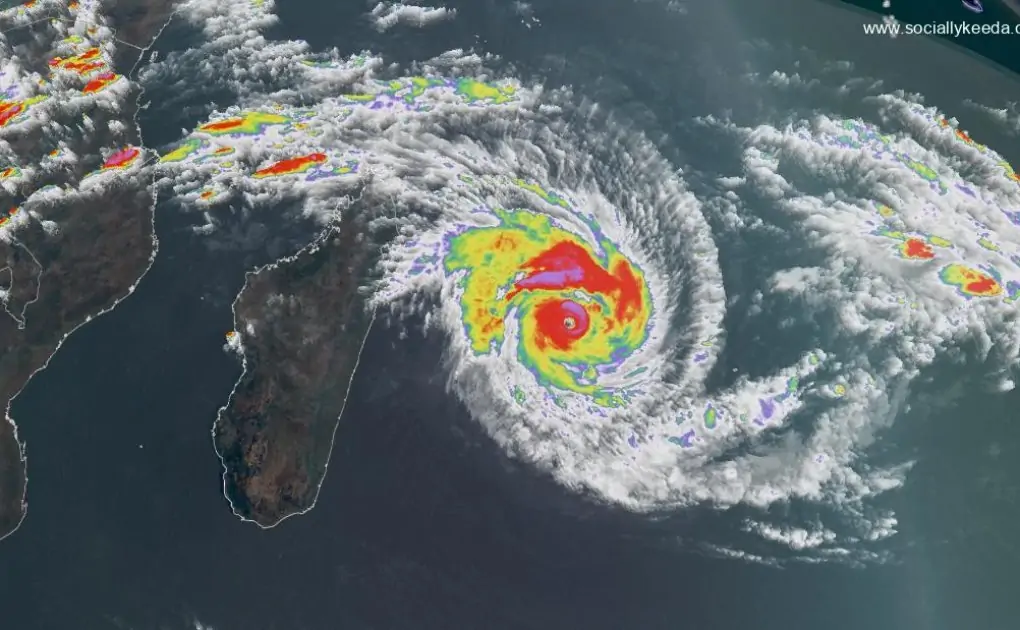 Batsirai forecast: Rapidly intensified cyclone bears down on Madagascar