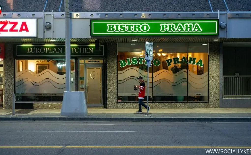 Restaurants That Are Institutions as Much as Places to Dine