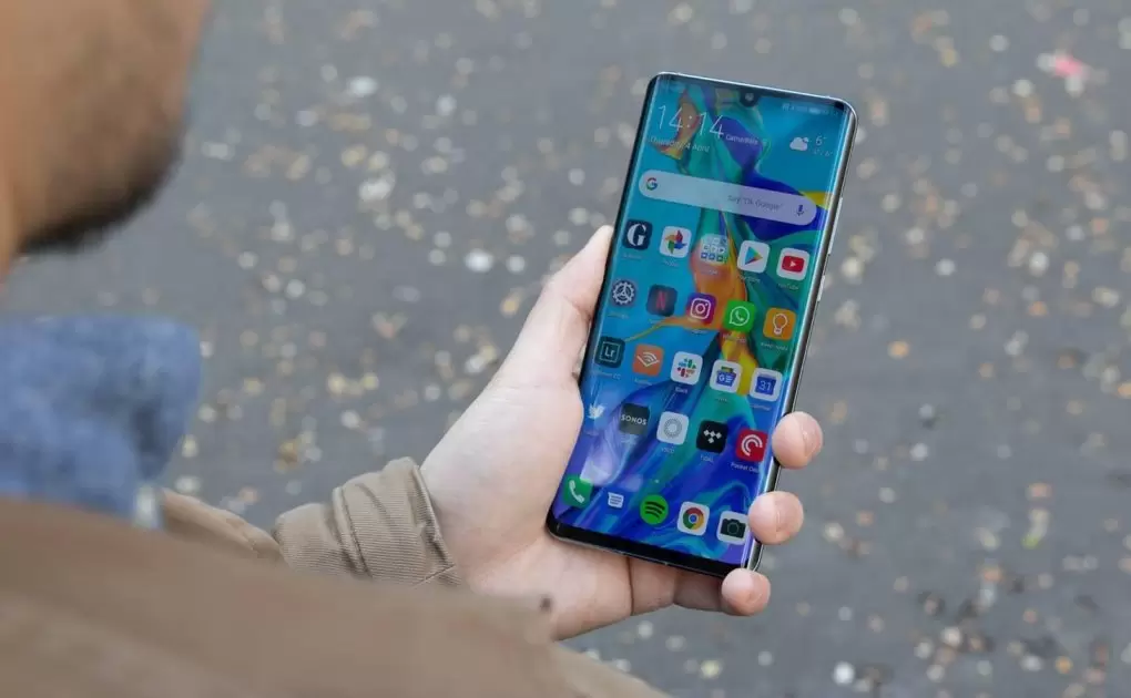 Mid-range smartphones could be a far more savvy choice – The Irish Times
