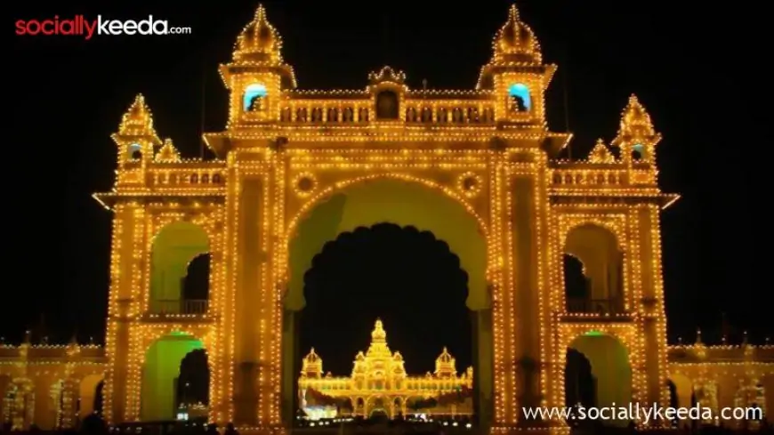 Mysore Dasara 2023: See Dazzling Photos of Famous Amba Vilas Palace Illuminated With Lakhs of Lightbulbs To Mark the Royal Festival of Karnataka