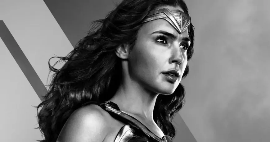 Wonder Woman Fears Nothing in New Snyder Cut Teaser Celebrating International Women's Day