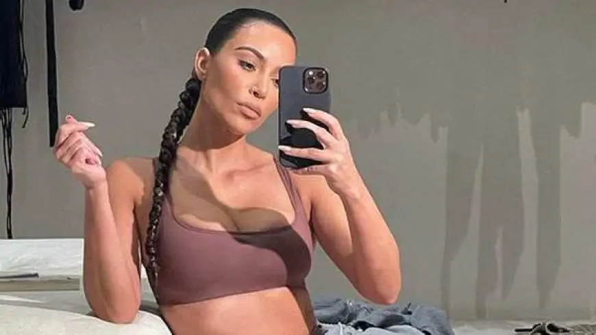 Kim Kardashian Shares A Selfie Without Her Wedding Ring Amid Divorce Rumours With Kanye West