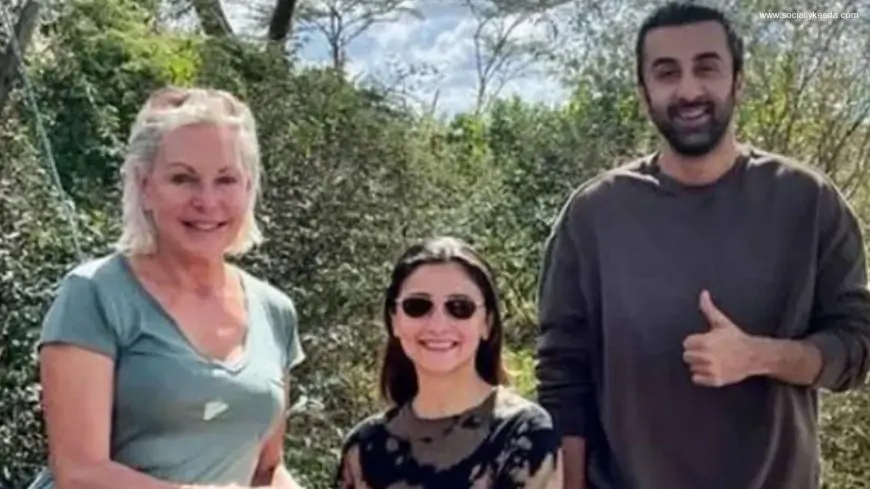 Alia Bhatt Flashes Sunny Smile; Ranbir Kapoor Shows Thumbs-up in Unseen Pic from New Year Vacay