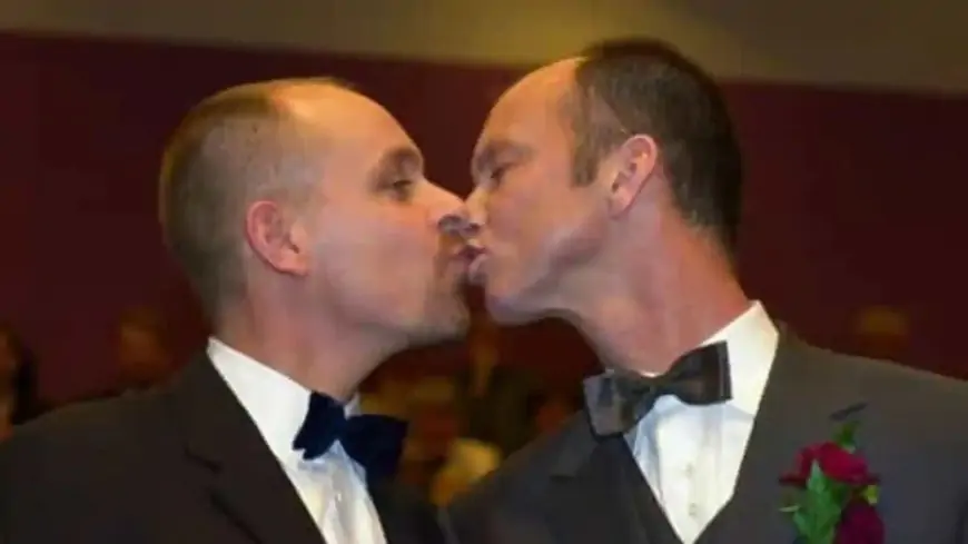 PHOTOS: Dutch couples mark 20th anniversary of world&#039;s first same-sex marriages