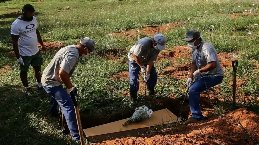 Photos: Brazil’s daily Covid-19 death toll surpasses 4,000 for the first time