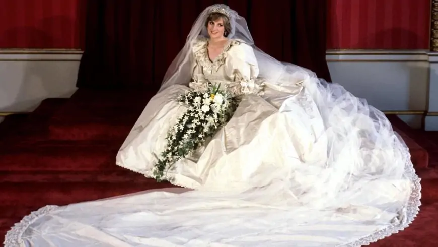 Princess Diana&#039;s wedding dress goes on display, here&#039;s a look at the iconic gown