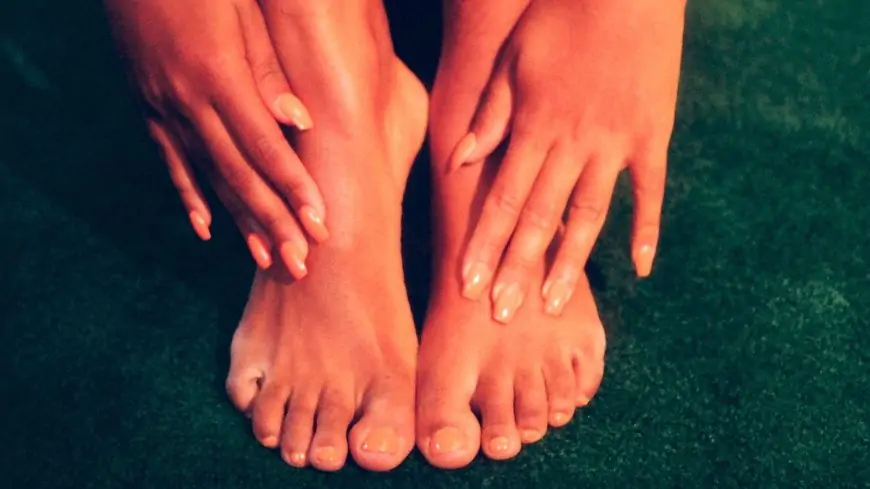 6 fixes for cracked heels, get smooth feet at home with these remedies
