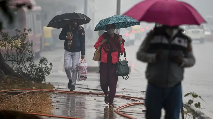Delhi witnesses light showers, minimum temperature recorded at 10.9 deg C