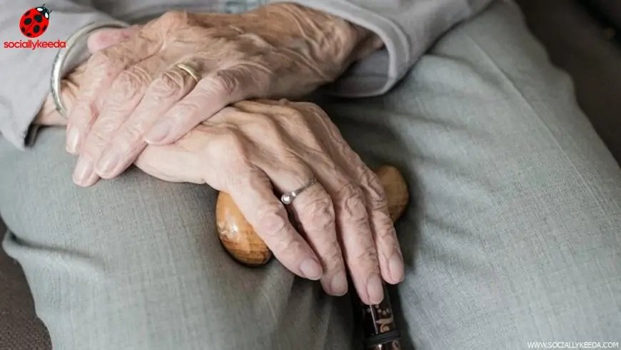 5 common signs needs of the elderly are being ignored