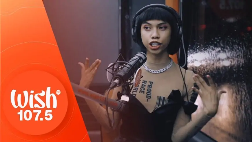 mimiyuuuh performs “DYWB (Drink Your Water Bhie)” LIVE on Wish 107.5 Bus