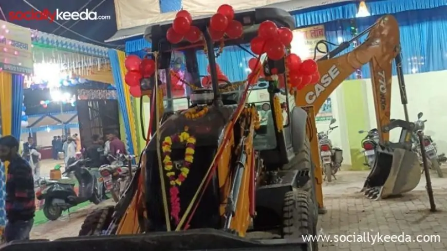 Uttar Pradesh: Bride’s Father Gifts Bulldozer to Groom in Hamirpur As Wedding Gift (See Pic)