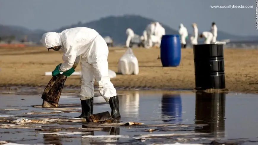 Authorities rush to contain oil spill moving toward eastern Thailand resort island