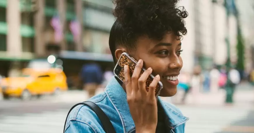 Is Talking On The Phone Too Much A Bad Sign When You're In A Relationship?  Experts Say It Can Be
